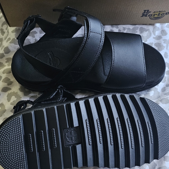 Dr. Marten Voss sandals size 6 but could fit up to 7.5 black in color - Picture 3 of 6